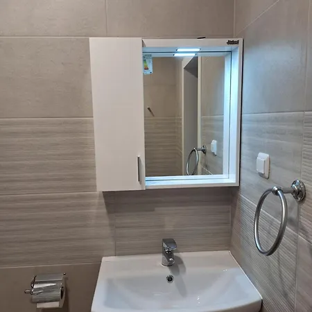 една спалня варна, гранд мол ホームステイ *